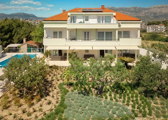 Luxury Klara 住宿加早餐酒店