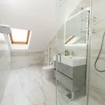 לינה וארוחת בוקר Luxury Klara 5*