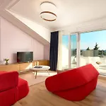 לינה וארוחת בוקר Luxury Klara 5*