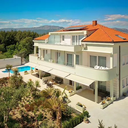 Luxury Klara Bed & Breakfast 5*