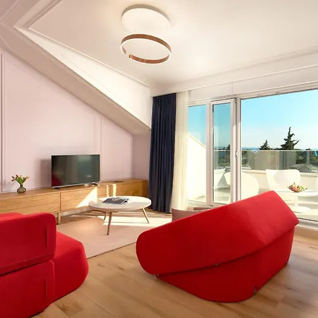 לינה וארוחת בוקר Luxury Klara 5*